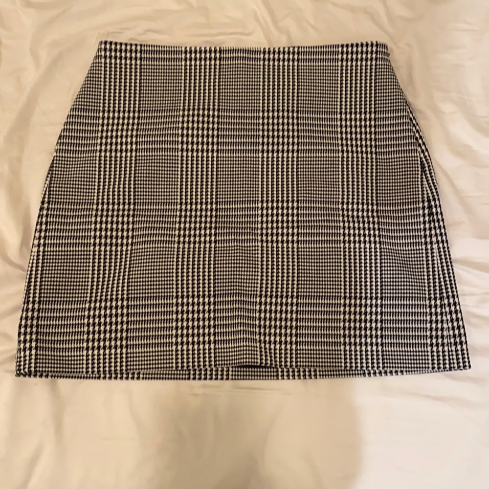 Fitted checkered mini skirt